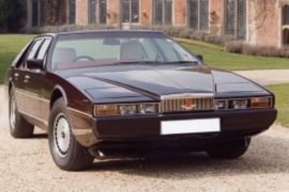 Aston Martin Lagonda se odvážil použít zcela nové designérské řešení, které dodnes vyvolávají spory.