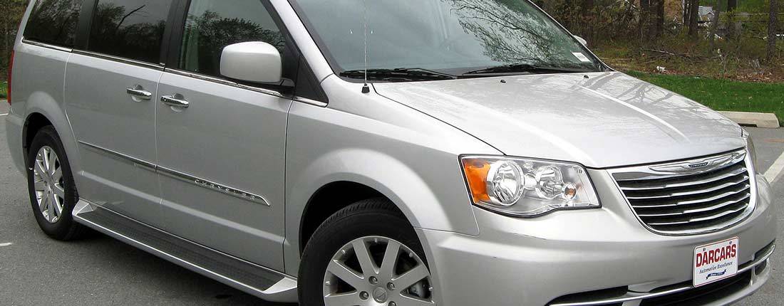 chrysler-town-and-country-l-01