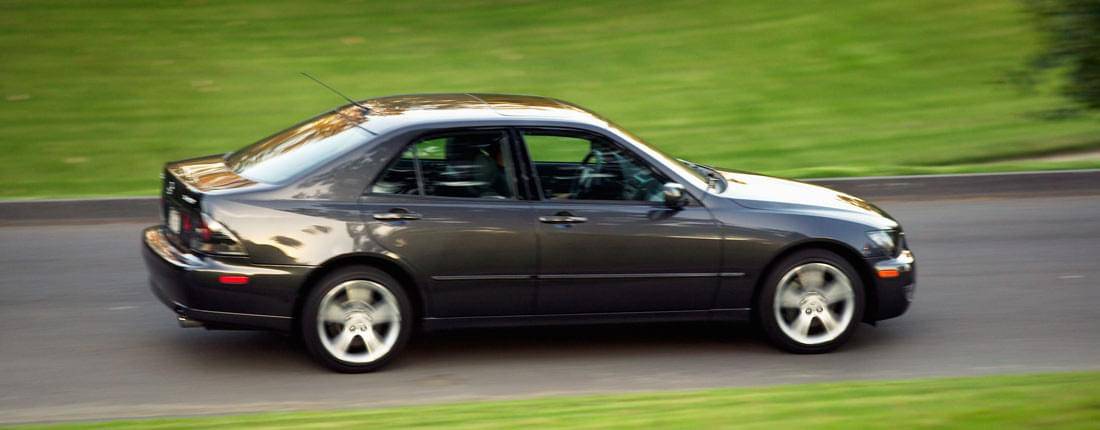 lexus-is-300-l-01
