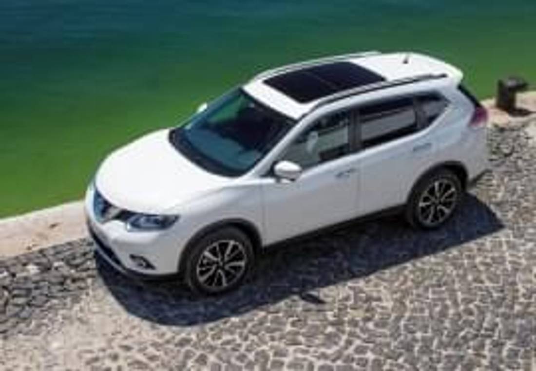 Nissan X-Trail ze shora