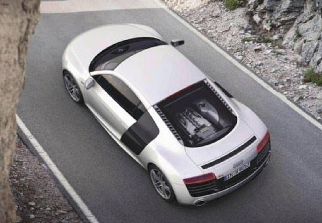 Audi R8 stříbrné