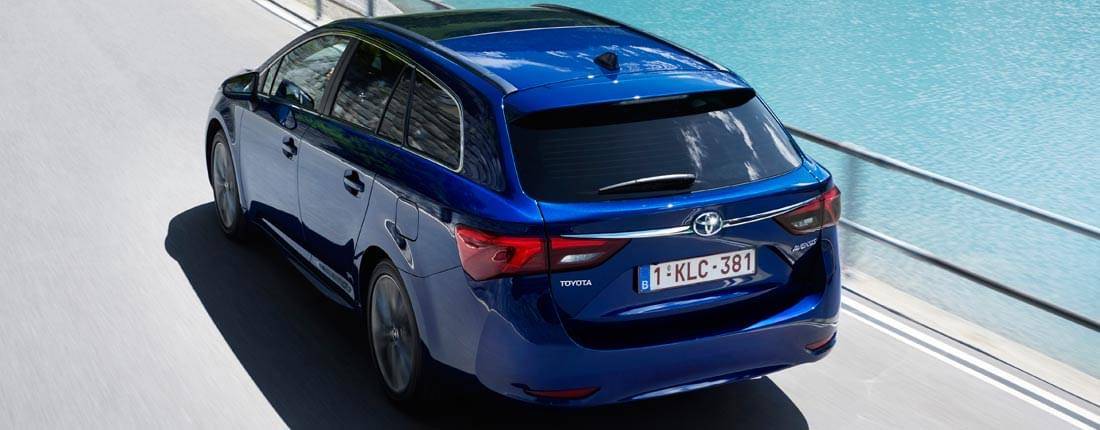 toyota-avensis-verso-l-01