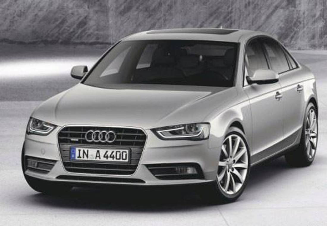 Audi A4 stříbrné
