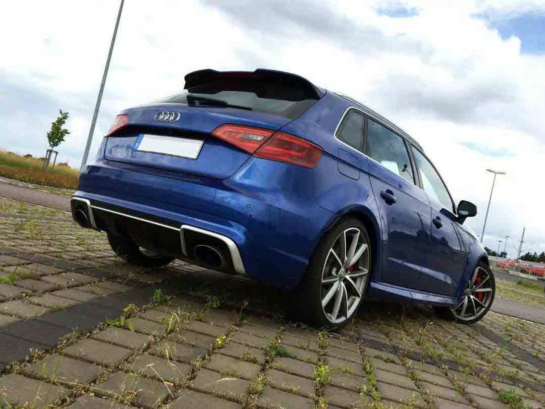 Audi RS3 zadek modrý