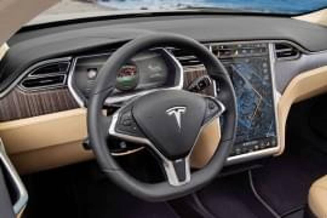 Tesla Model X P85+ Zevnitř