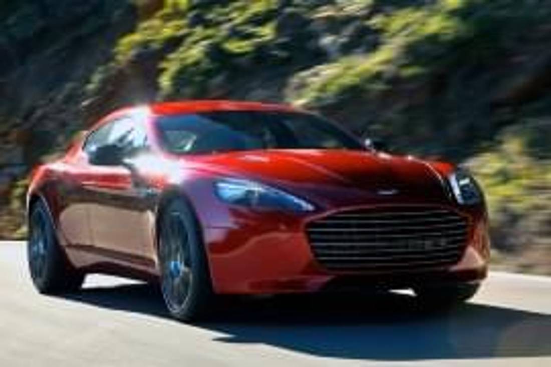 Aston Martin Rapide S pohled zepředu