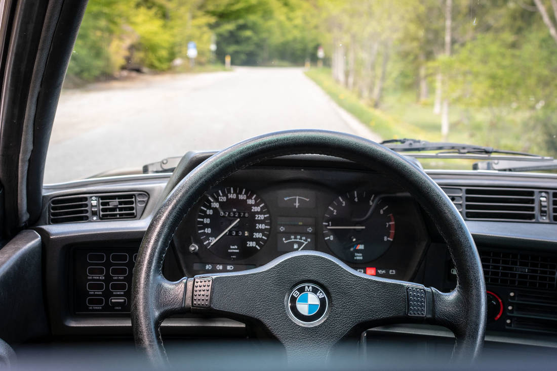 BMW-M635CSi-Steering