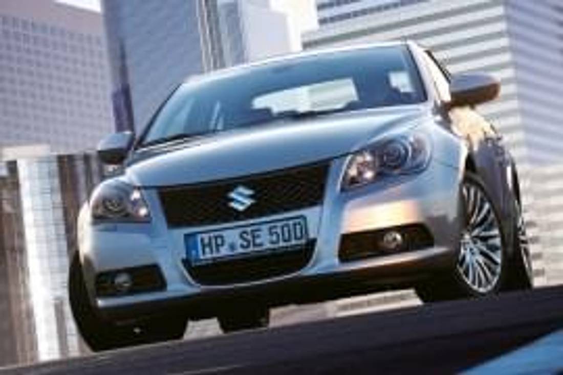 Suzuki Kizashi čelní pohled